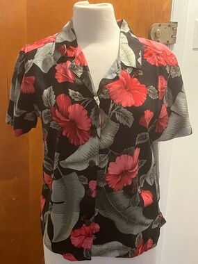 Caribbean Joe Hawaiian Style Tropical Print Short Sleeve Shirt. Size M. EUC